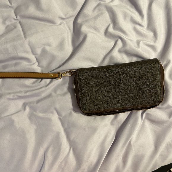 Micheal kors wallet - Picture 3 of 4